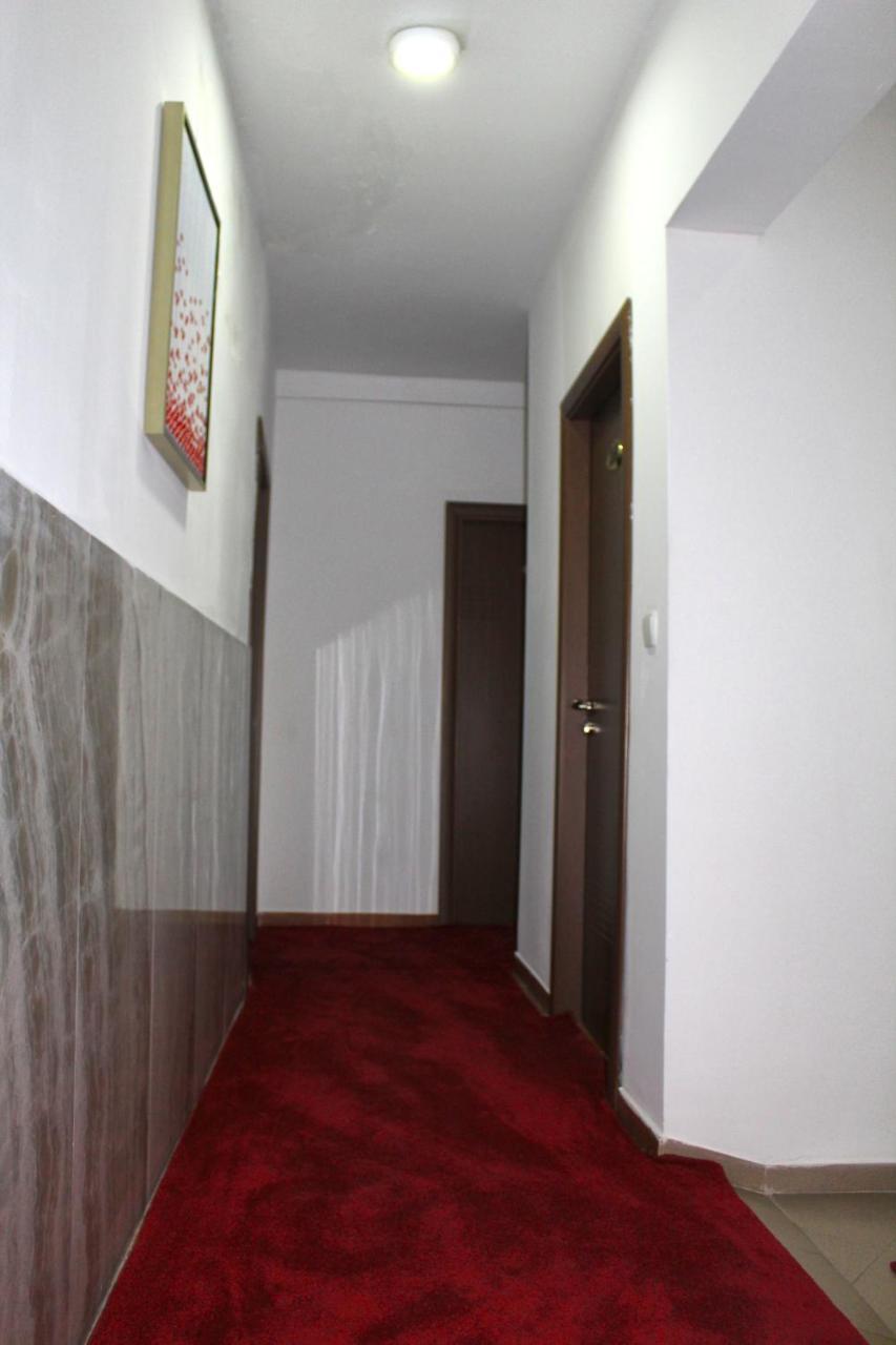 Hotel Kika Pristina Exterior foto