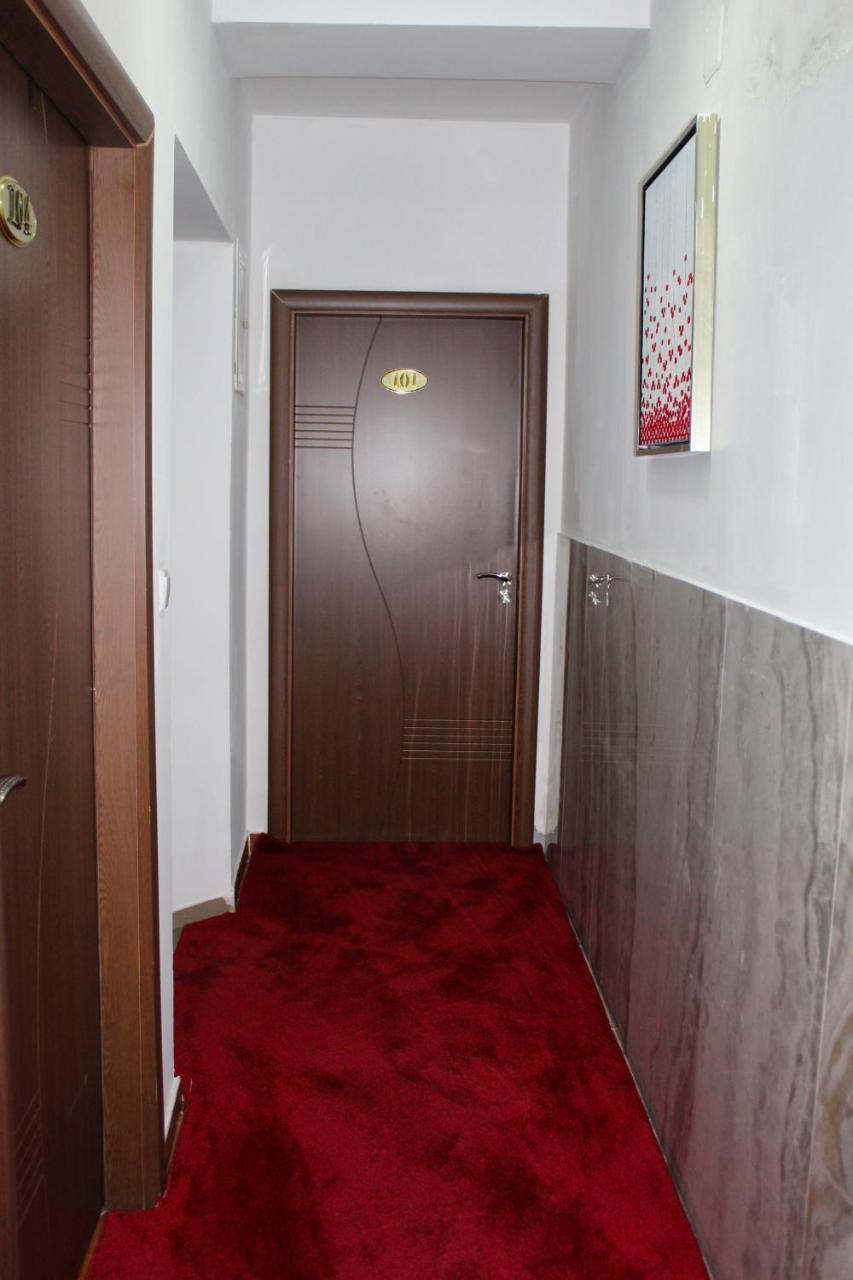 Hotel Kika Pristina Exterior foto