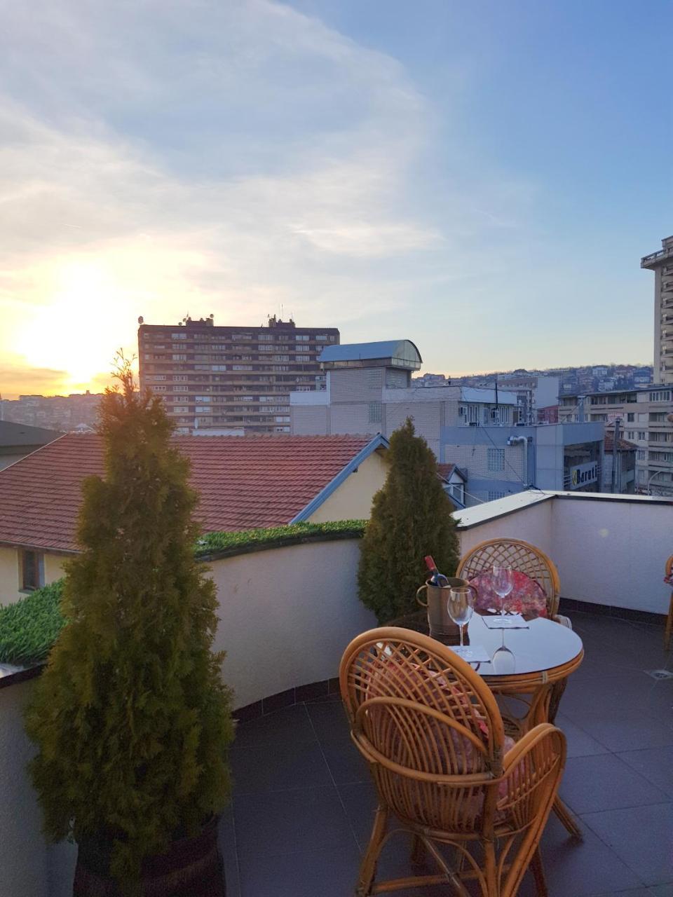 Hotel Kika Pristina Exterior foto